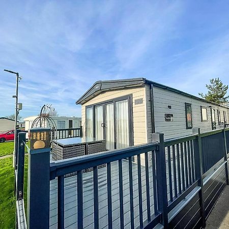 Stunning 8 Berth Caravan With Decking At Kessingland Beach Ref 90017D Benacre Exteriör bild