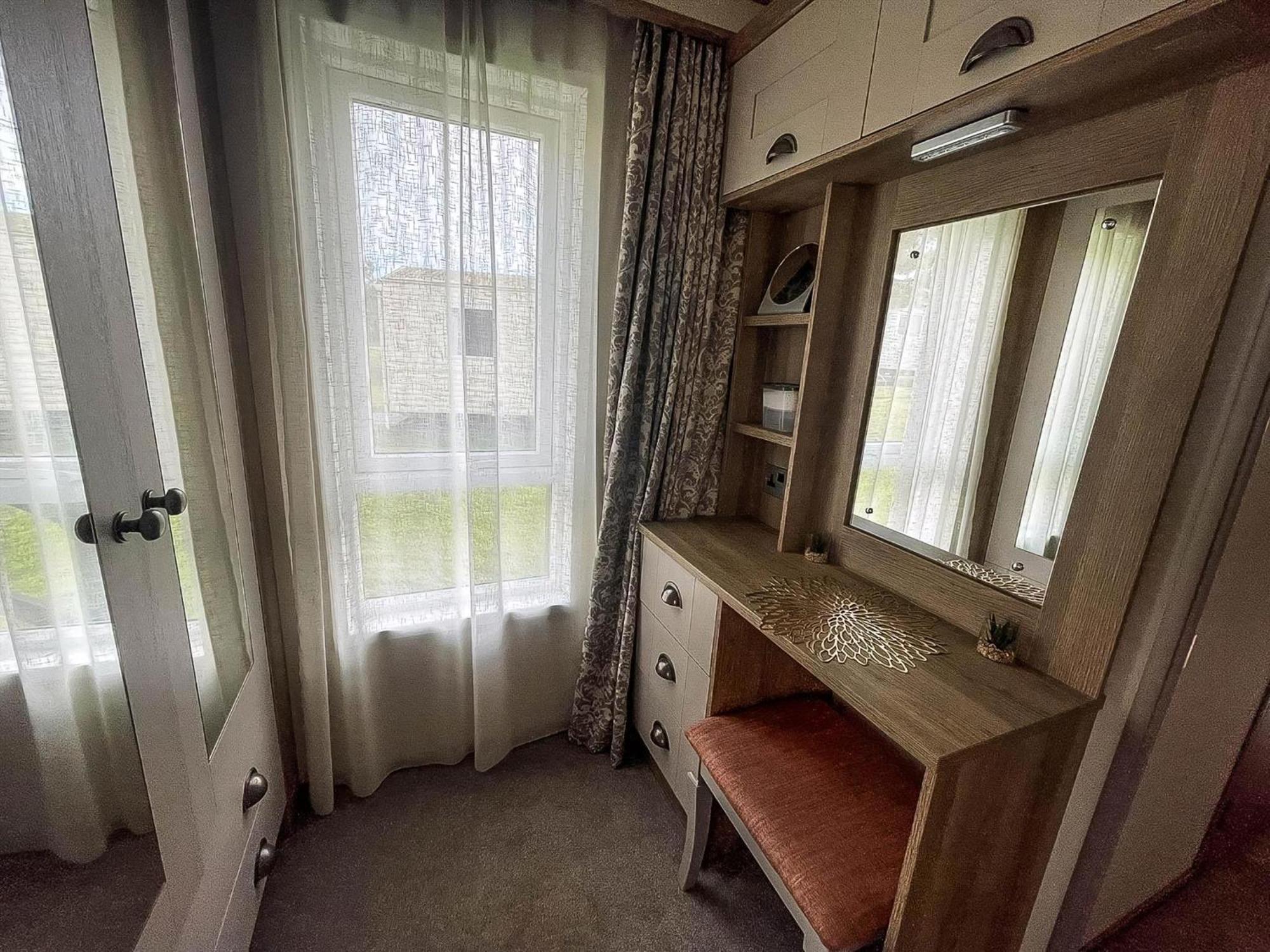 Stunning 8 Berth Caravan With Decking At Kessingland Beach Ref 90017D Benacre Exteriör bild